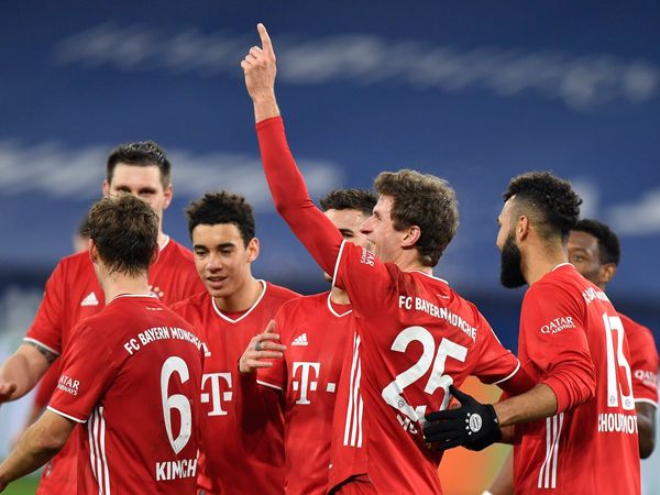 Tin bóng đá trưa 25/1: Bayern đại thắng, Neuer lập kỷ lục bundesliga