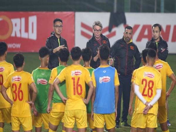 Bóng đá VN 13/3: U23 Việt Nam gặp khó tìm kiếm "quân xanh"